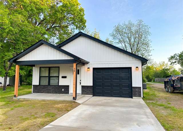 Property at 75 E Washington St, Sullivan, MO 63080, 3 beds, 2 baths