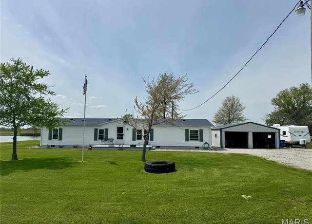 Property at 1861 Bell Club Rd, Centralia, IL 62801, 3 beds, 2 baths