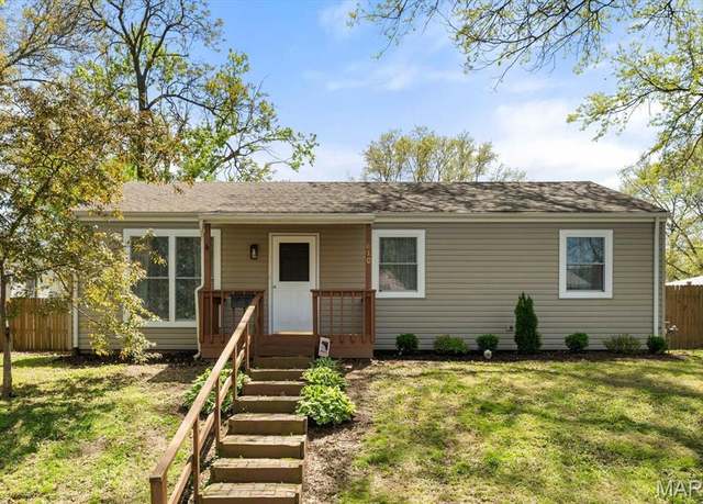 Property at 610 E C St, Belleville, IL 62220, 3 beds, 1 bath
