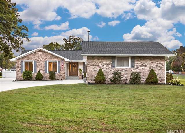 Property at 513 Coventry Rd, Troy, IL 62294, 3 beds, 2.5 baths