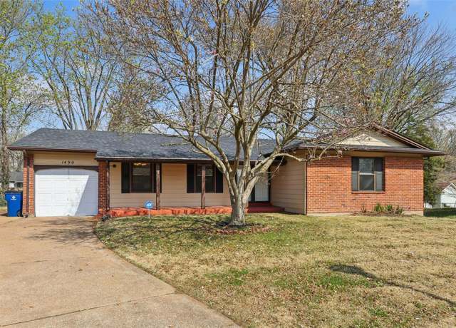 Property at 1490 Burnside Ct, Florissant, MO 63031, 3 beds, 2 baths