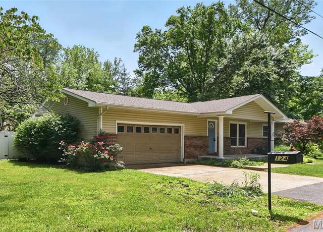 Property at 124 Dawn Dr, Washington, MO 63090, 4 beds, 2 baths