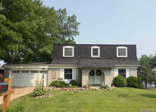 Property at 33 Newberry Dr, St Peters, MO 63376, 4 beds, 2.5 baths