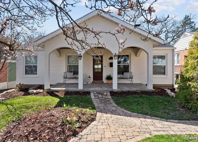 Property at 856 Fuhrmann Ter, St Louis, MO 63122, 5 beds, 3.5 baths
