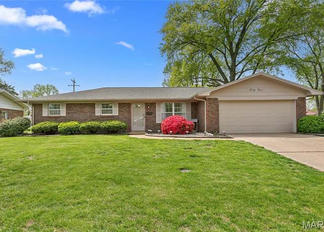 Property at 69 Bedford Dr, Belleville, IL 62226, 3 beds, 1.5 baths