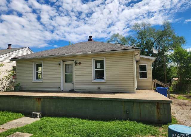 Property at 220 Victory Dr, East Alton, IL 62024, 2 beds, 1 bath