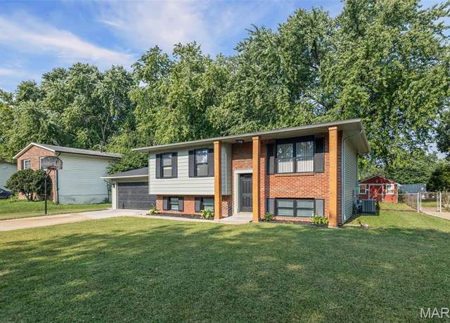 Property at 433 Anita Dr, Fairview Heights, IL 62208, 4 beds, 2 baths