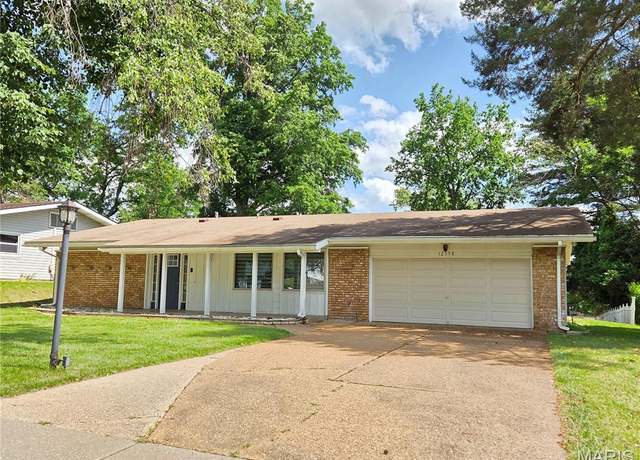 Property at 12558 Pepperwood Dr, St Louis, MO 63146, 3 beds, 2 baths