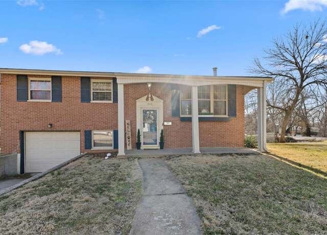 Property at 303 Fontainebleau, O'fallon, IL 62269, 4 beds, 1.5 baths