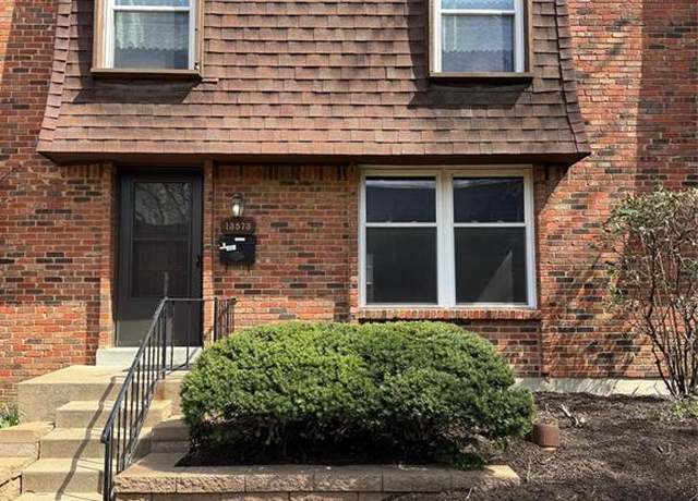 Property at 13573 Coliseum Dr, Chesterfield, MO 63017, 3 beds, 3 baths