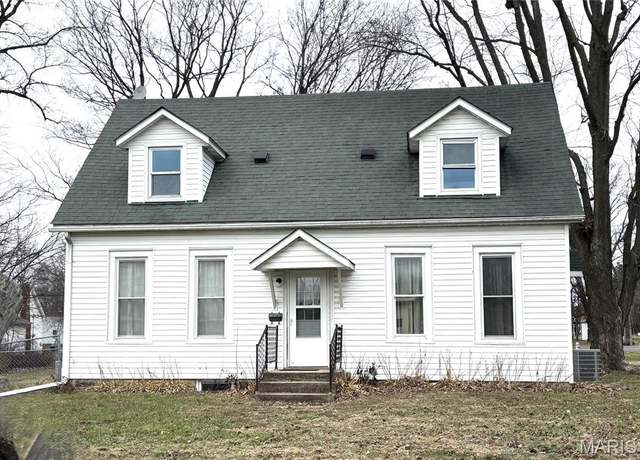 Property at 1017 E Washington Ave, Greenville, IL 62246, 3 beds, 1 bath