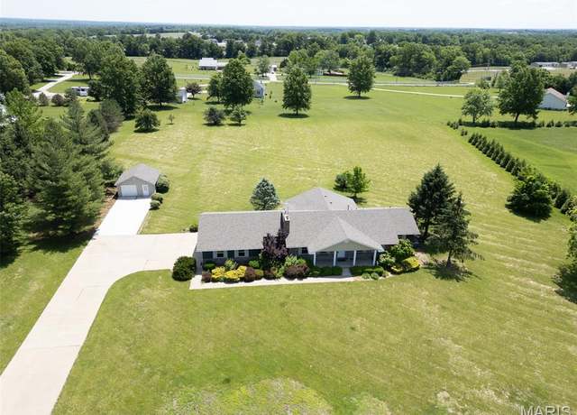 Property at 36 Southgate Dr, Troy, MO 63379, 3 beds, 2 baths