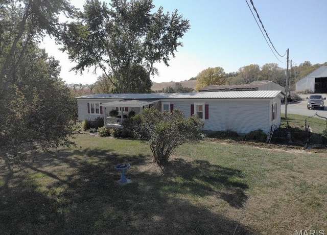 Property at 11100 Southwest Lower Dekalb Rd, Saint Joseph, MO 65404, 3 beds, 2 baths