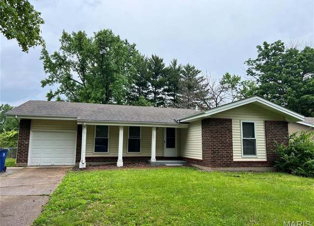 Property at 4401 Rhine Dr, Florissant, MO 63033, 3 beds, 2 baths
