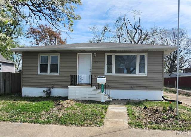 Property at 1712 Spruce St, Granite City, IL 62040, 3 beds, 1 bath