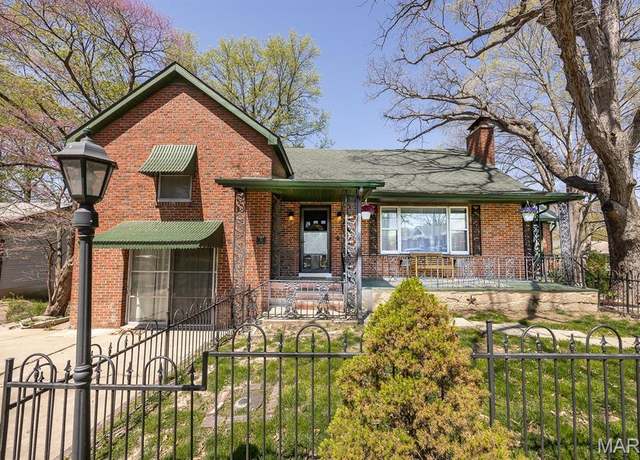 Property at 10 Hill Dr, Fairview Heights, IL 62208, 3 beds, 3 baths