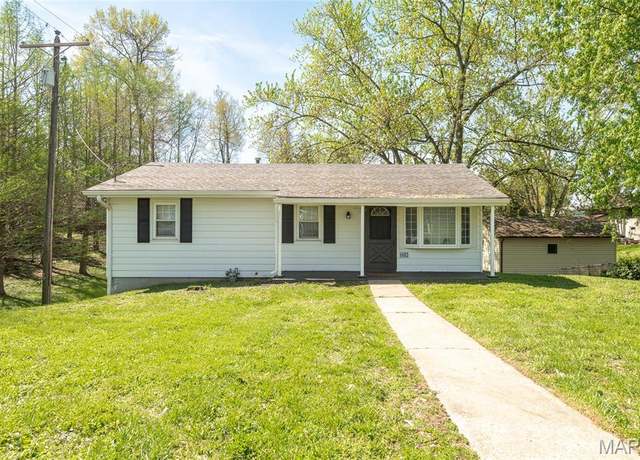 Property at 1002 California Ave, Collinsville, IL 62234, 3 beds, 1 bath