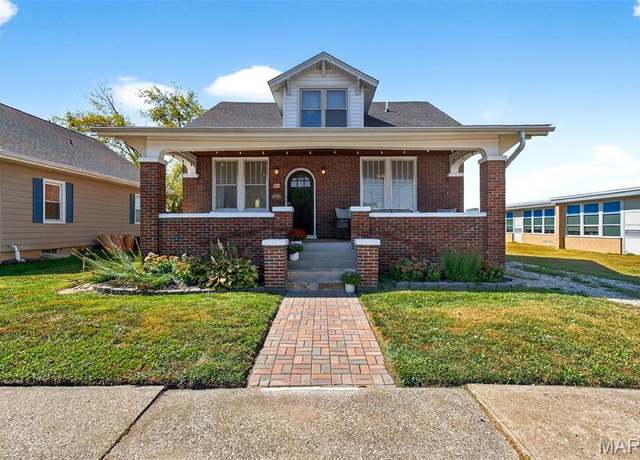 Property at 127 S Rapp Ave, Columbia, IL 62236, 4 beds, 2 baths