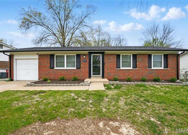 Property at 4510 Crestline Dr, St Louis, MO 63129, 3 beds, 2 baths