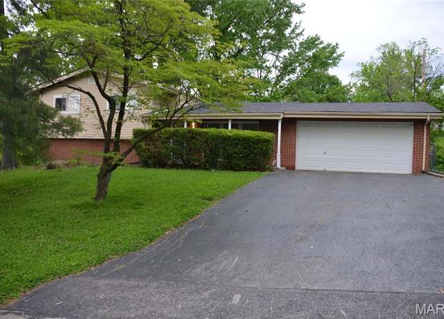 Property at 6 Village Dr, St Louis, MO 63146, 4 beds, 2.5 baths