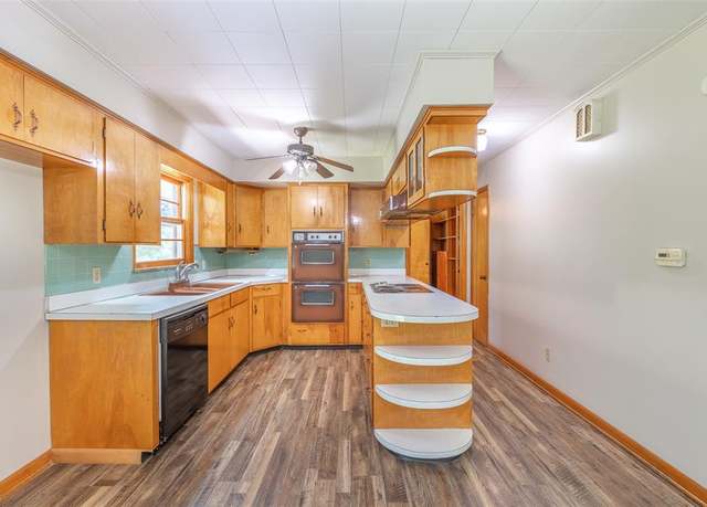 Property at 9 Green Meadows Dr, Doniphan, MO 63935, 3 beds, 2 baths