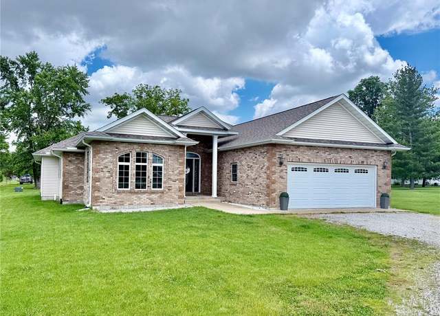 Property at 113 E Wood St, Shelbina, MO 63468, 3 beds, 2 baths