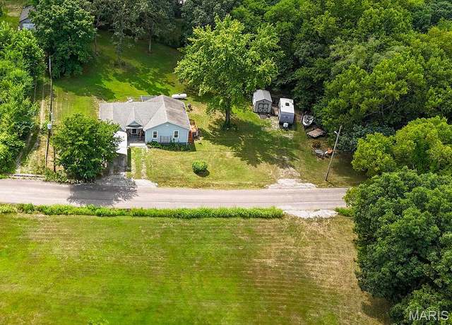 Property at 3948 Greenhouse Rd, De Soto, MO 63020, 2 beds, 1 bath