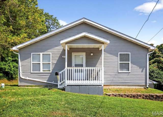Property at 221 Allen St, Alton, IL 62002, 3 beds, 1.5 baths