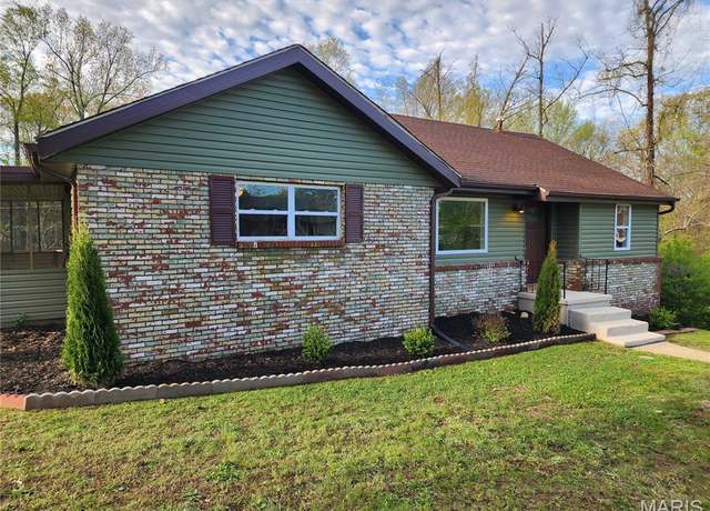 Property at 5051 Linwood Dr, Poplar Bluff, MO 63901, 4 beds, 2 baths