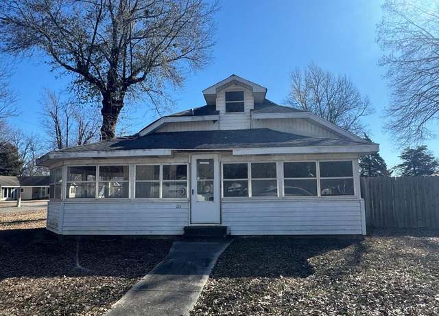 Property at 201 Pine St, Cooter, MO 63829, 2 beds, 1.5 baths