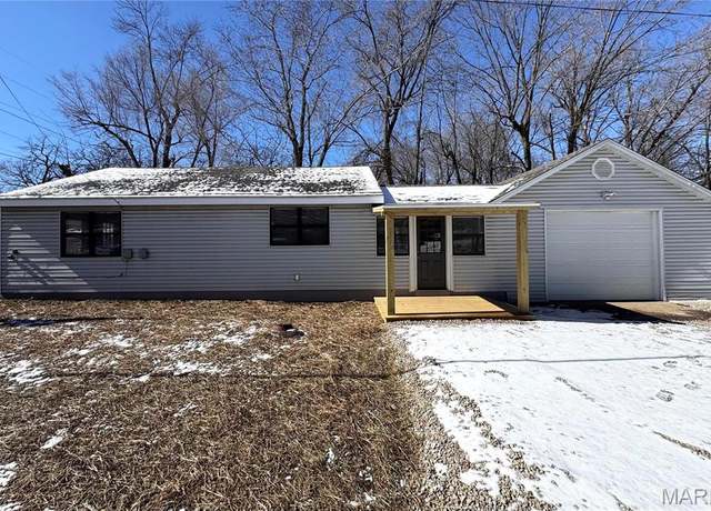 Property at 300 W 5th St, Dixon, MO 65459, 3 beds, 1 bath