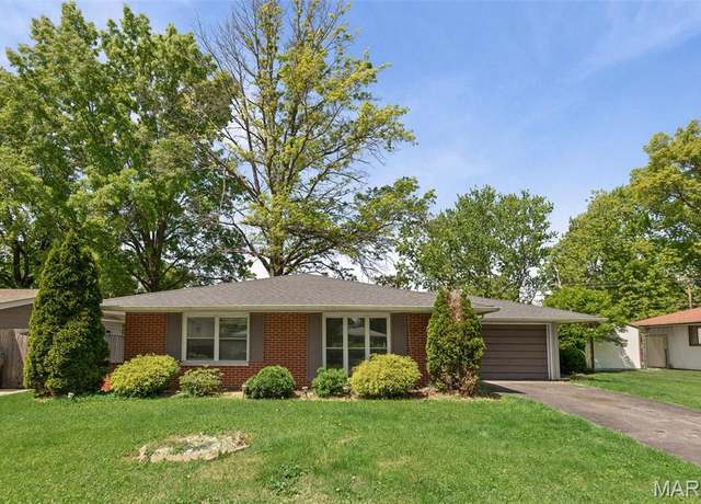 Property at 213 Todd Ln, Belleville, IL 62221, 3 beds, 1.5 baths