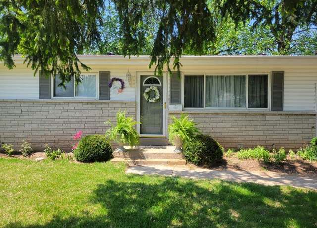 Property at 35 Reckamp Dr, Florissant, MO 63033, 3 beds, 1.5 baths
