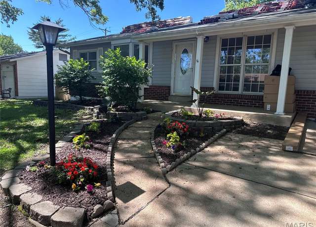 Property at 342 Burncoate Dr, St Louis, MO 63129, 3 beds, 1.5 baths