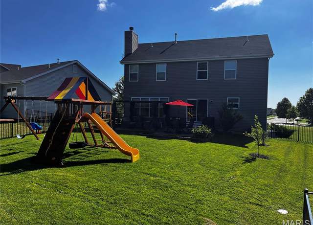 Property at 303 Hidden Bluffs Ct, MO 63367, 4 beds, 3.5 baths