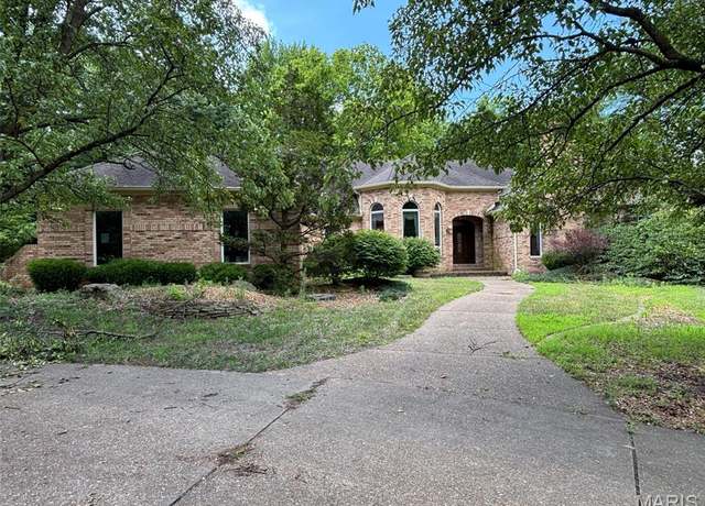 Property at 42 Country Club Dr, Edwardsville, IL 62025, 4 beds, 4 baths