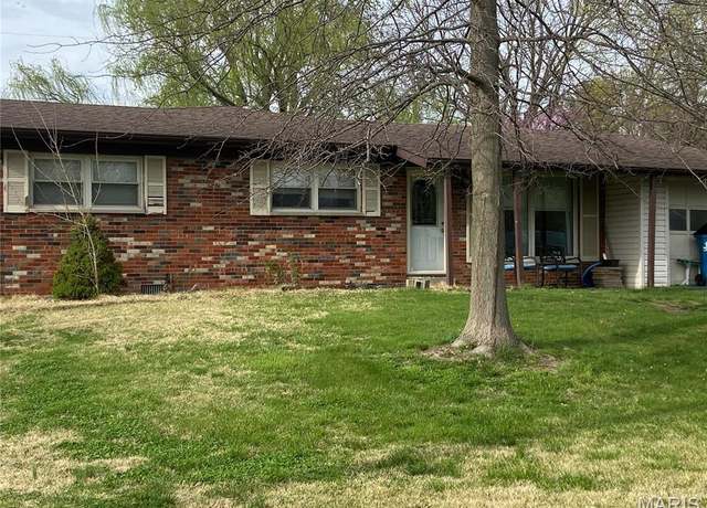 Property at 41 Mars Dr, Belleville, IL 62226, 5 beds, 2.5 baths