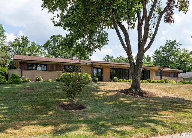 Property at 536 Fairways Cir, Creve Coeur, MO 63141, 4 beds, 3 baths
