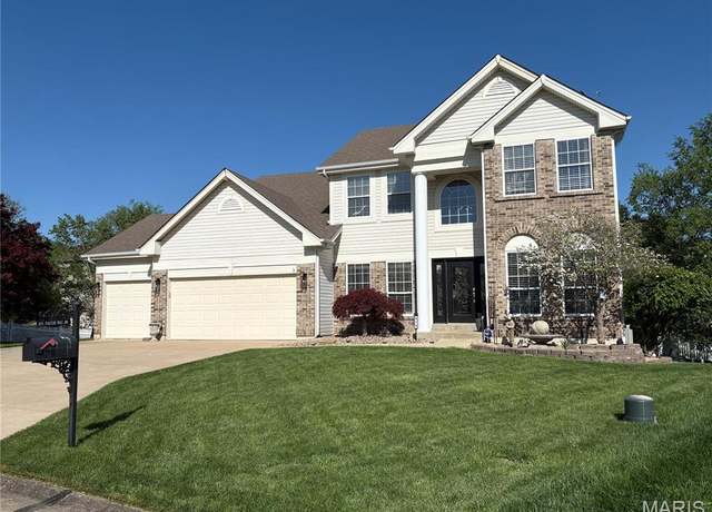 Property at 375 Falcon Hill Dr, O'fallon, MO 63368, 4 beds, 3.5 baths