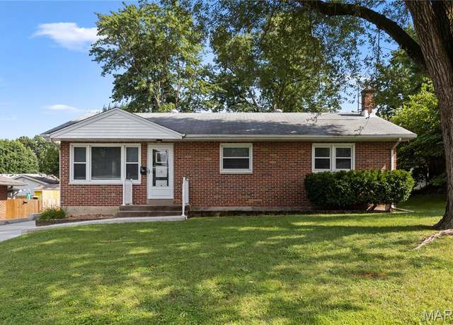 Property at 122 Sue Ln, St Charles, MO 63301, 3 beds, 2 baths