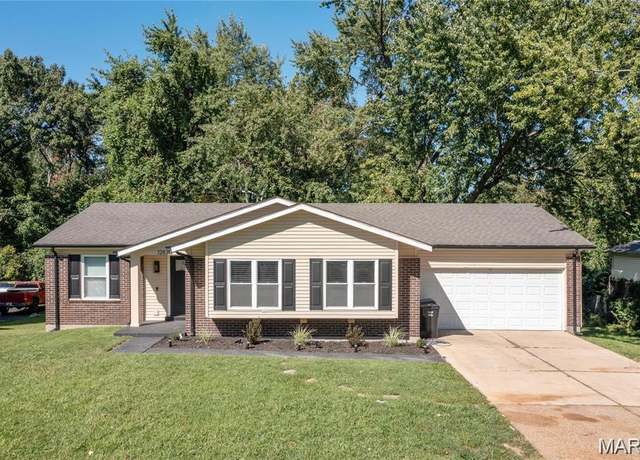 Property at 12670 Verwood Dr, Florissant, MO 63033, 4 beds, 3 baths