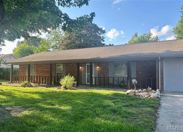 Property at 126 Bradley Dr, Sikeston, MO 63801, 3 beds, 2 baths