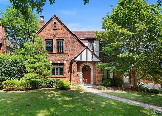 Property at 46 Broadview Dr, Clayton, MO 63105, 4 beds, 2.5 baths