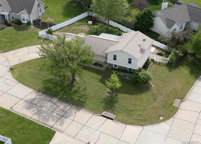 Property at 24 Shaw Ct, Unincorporated, MO 63304, 3 beds, 2.5 baths