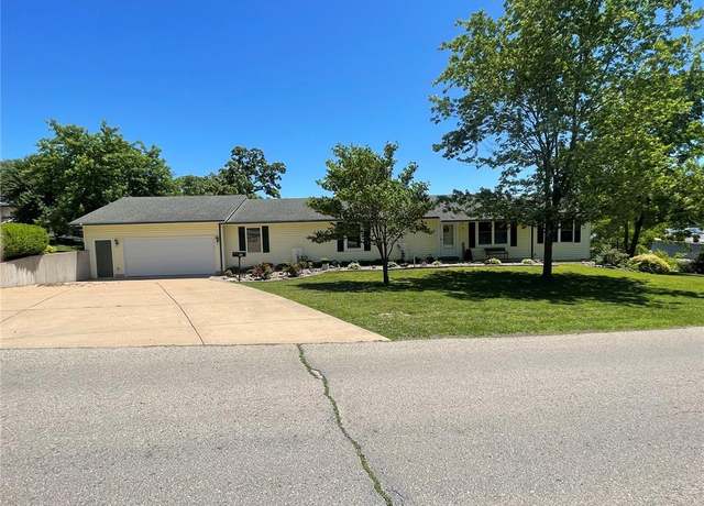 Property at 95 W Lakeview Dr, De Soto, MO 63020, 3 beds, 2 baths