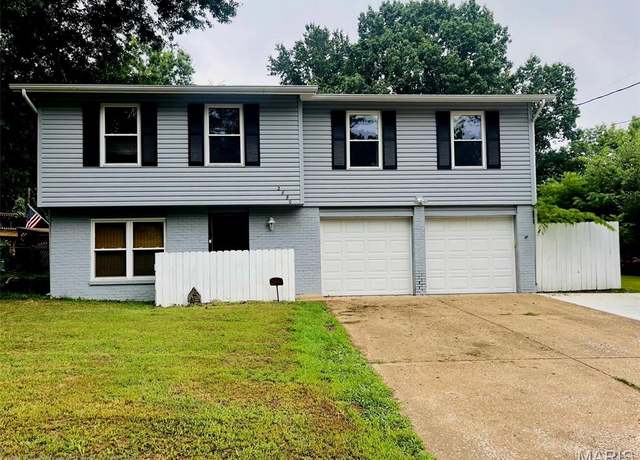 Property at 2890 Tommy Dr, Arnold, MO 63010, 3 beds, 2 baths