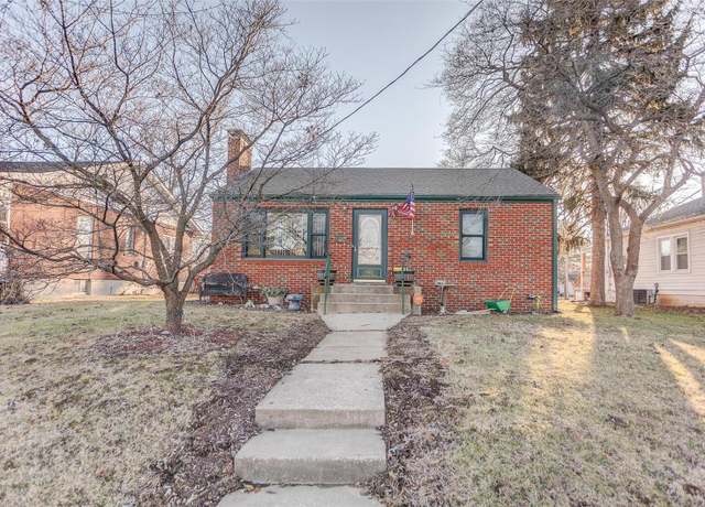 Property at 3 E Elm St, Alton, IL 62002, 2 beds, 0.5 baths
