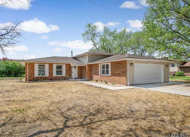 Property at 496 E 2nd St, Trenton, IL 62293, 4 beds, 3 baths