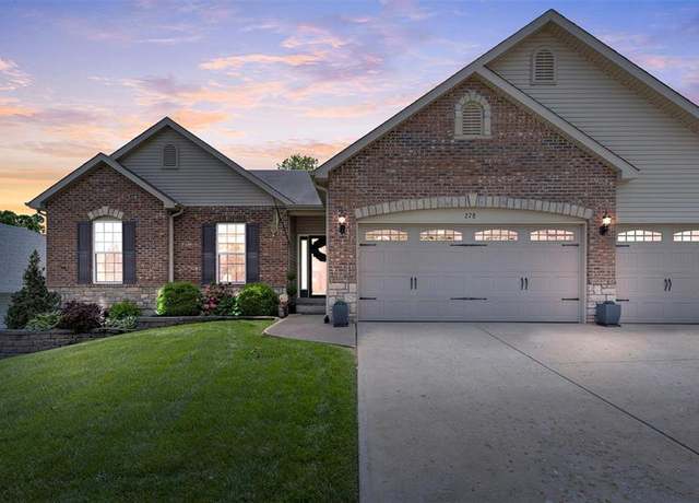 Property at 278 Romaine Spg, Fenton, MO 63026, 4 beds, 3 baths