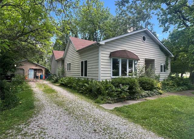 Property at 1201 E Main St, Staunton, IL 62088, 5 beds, 2 baths